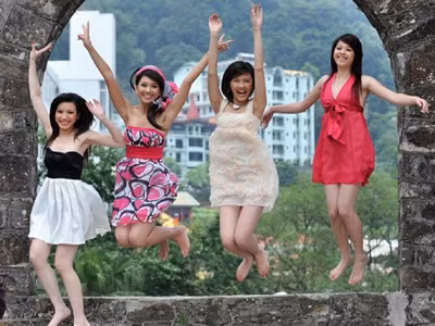 Hãy bước ra khỏi thế giới ảo, bạn sẽ an toàn! (Ảnh minh họa của Lekima)