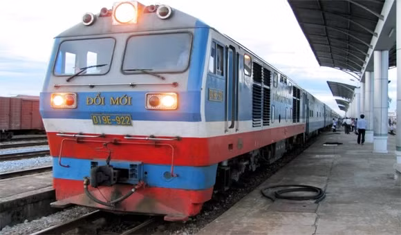 Đường sắt Việt Nam dừng chạy 6 đôi tàu vì lỗ