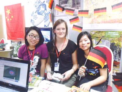 Trải nghiệm tình nguyện cùng bạn trẻ thế giới