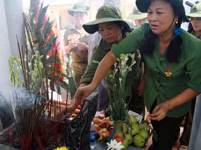 Cựu thanh niên xung phong tri ân người đã khuất