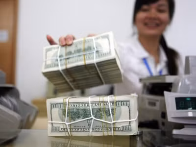 Khi đồng nội tệ rớt giá