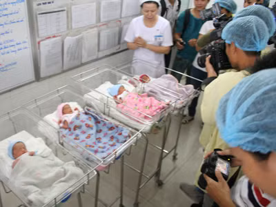 Chẩn đoán sinh 4, ra đời 5 bé
