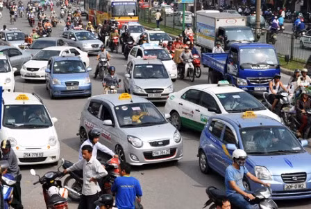 Giá xăng tăng sát Tết làm khổ doanh nghiệp