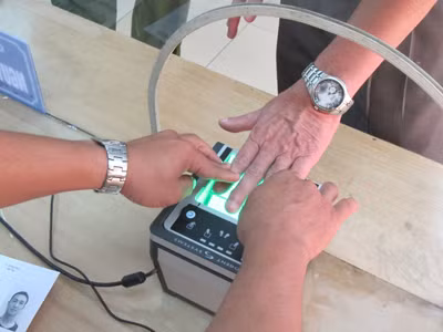 Nên dừng cấp thí điểm CMND mới