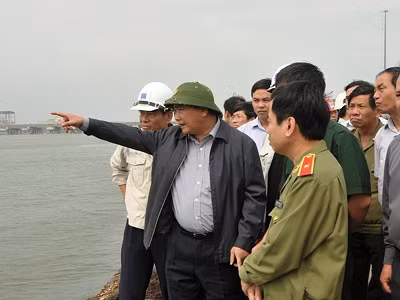 Đà Nẵng huy động xe thiết giáp ứng cứu trong bão
