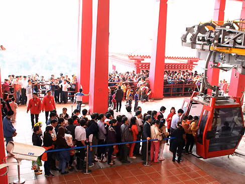 Lễ hội Tây Thiên: Chật kín người từ lúc chưa khai hội