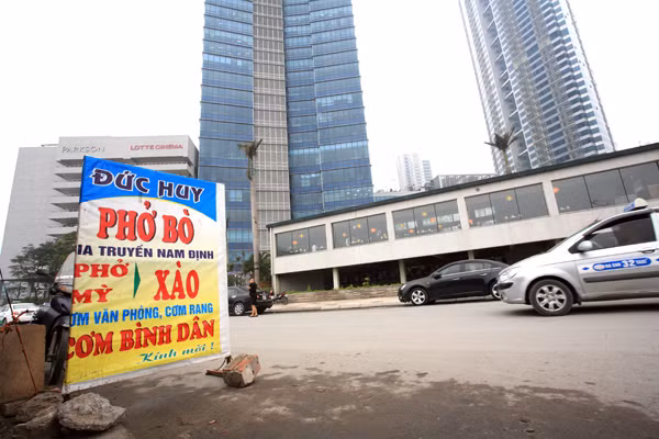 Những quán "cơm bụi" hút khách thời kinh tế khó khăn