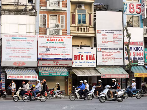 Phòng khám tư bủa vây bệnh viện