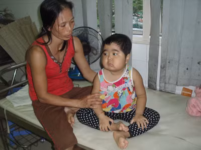 Cháu bé mắc bệnh suy tủy cần giúp đỡ