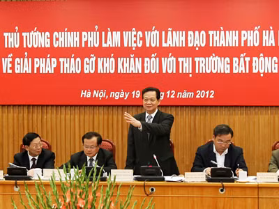 Thủ tướng làm việc với lãnh đạo Hà Nội: Giảm lãi suất, kích cầu nhà ở xã hội