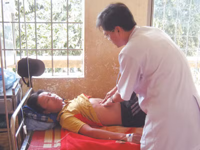 Nhậu nưa, 12 người phải cấp cứu