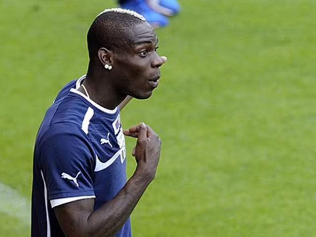 Balotelli: "Kẻ nào sỉ nhục màu da của tôi sẽ phải chết!"