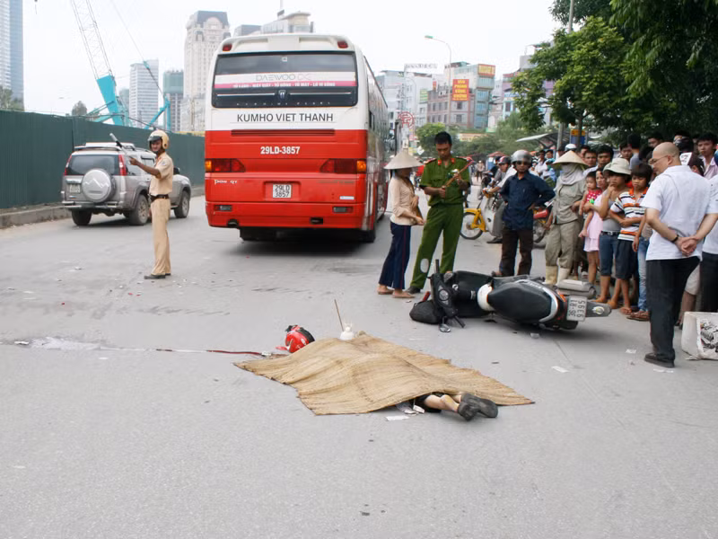 Va quệt giao thông, một phụ nữ chết thảm