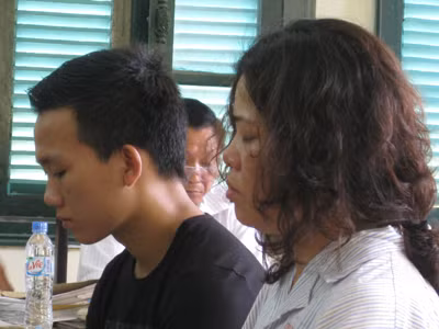 Ra tòa mới... tâm thần