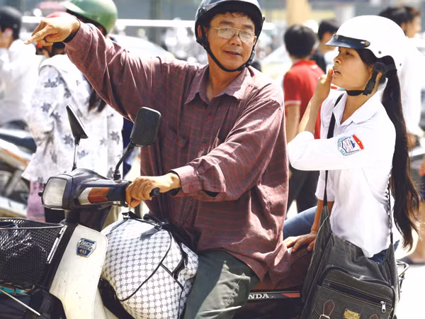 Điểm mới của tuyển sinh ĐH-CĐ năm nay, thí sinh thuộc diện hộ nghèo theo nghị định của Chính phủ sẽ nhận được nhiều ưu tiên, trong đó có việc được xét tuyển thẳng Ảnh: Hồng Vĩnh