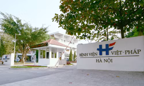 Bệnh nhân Úc lái xe cứu thương tông chết người tại Hà Nội