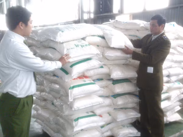 Gần chục tấn mì chính Trung Quốc tuồn về Hà Nội