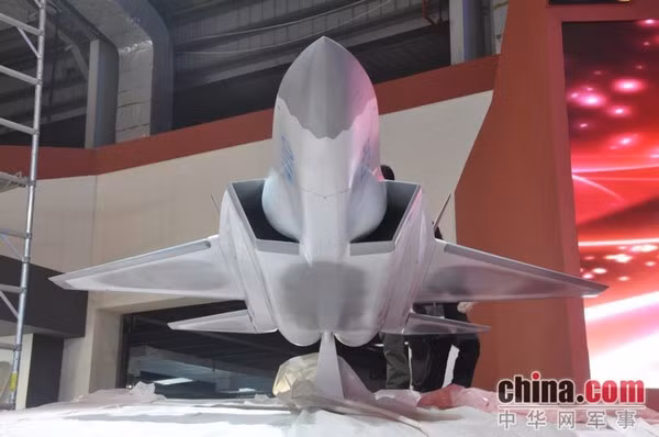 Trung Quốc tiếp tục gây ‘sốc’ với mô hình mới của J-31