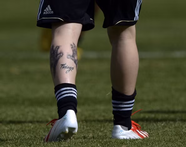 Cận cảnh hình xăm gớm ghiếc của Messi