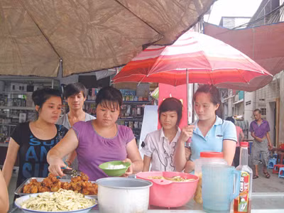 Siết thức ăn đường phố: Chưa dẹp cơ sở vi phạm