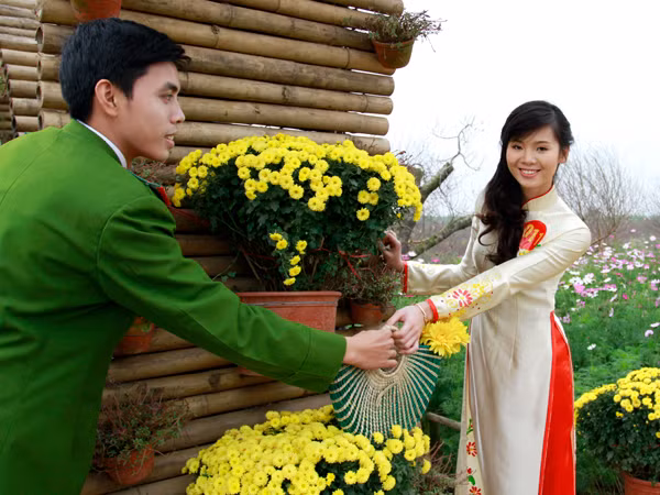 Học viên cảnh sát 'bừng sáng' ở vườn thượng uyển