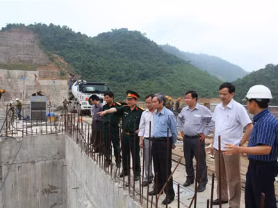 Anh hùng lao động thời khốn kho