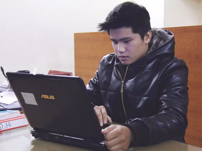 Dùng thẻ tín dụng giả mua vé máy bay