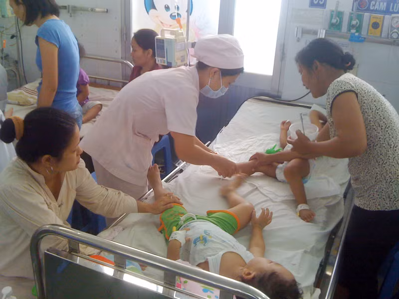 Thời tiết thất thường khiến dịch bệnh gia tăng ở TPHCM Ảnh: L.N