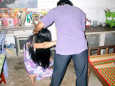 Nghi án vợ bị chồng bạo hành đến chết
