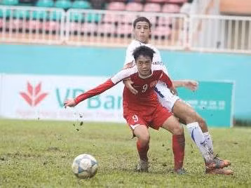 Tiền đạo Văn Toàn đã nâng số bàn thắng của mình tại giải VĐ U19 ĐNÁ lên con số 6