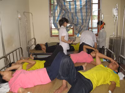 Hàng trăm công nhân nhập viện vì nghi 'ngộ độc thức ăn'