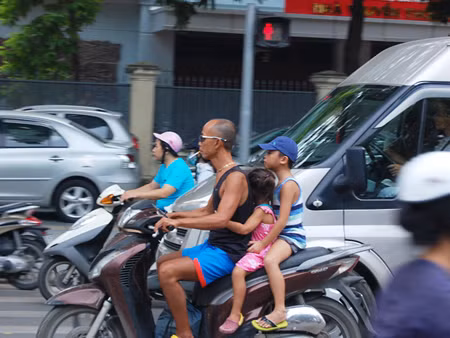 Nhiều thanh niên đầu trọc, xăm trổ vi phạm giao thông bị xử phạt