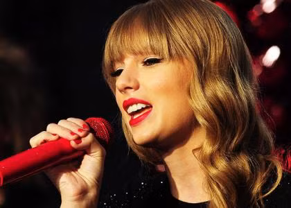 Taylor Swift tức giận vì bị MC nói mỉa