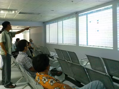 Khối ngoại đổ tiền khiến nhà đầu tư nội phấn khởi nhập cuộc Ảnh: Trần Anh