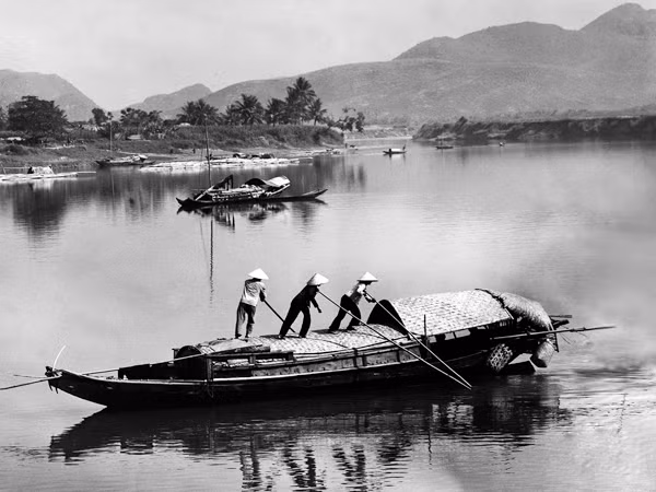 “Xuôi dòng sông Mã” của nghệ sĩ Mai Nam