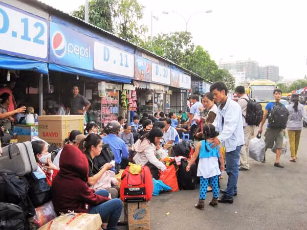 Bến xe Miền Đông 'nghẹt thở' ngày giáp Tết