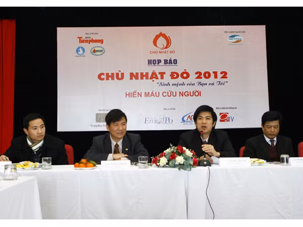Sẵn sàng cho “Ngày chủ nhật Đỏ 2012”
