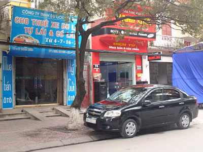 Thuê ô tô, iPhone đón Tết