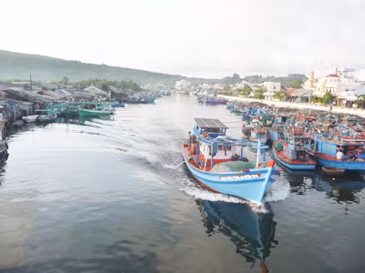 Tàu của ngư dân đang khổ sở vì giá dầu trong nước quá cao