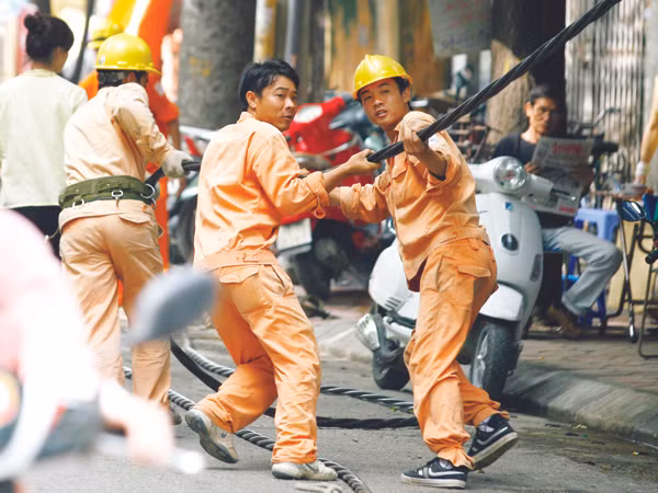 EVN trước bài toán “kéo dây trả nợ” (ảnh mang tính minh họa) Ảnh: Hồng Vĩnh