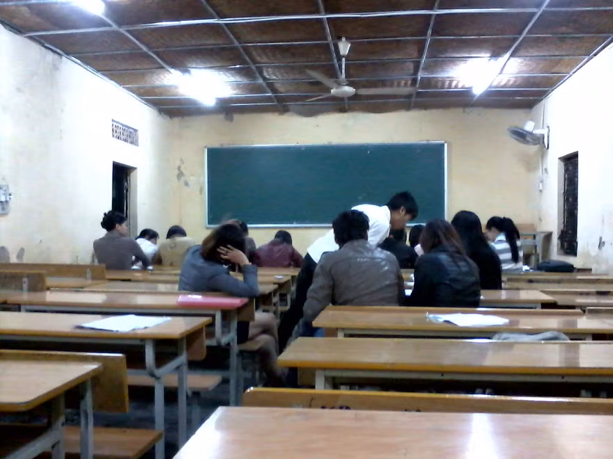 Cảnh lớp học liên kết đào tạo kế toán của trường Cao đẳng nghề luyện kim. Ảnh: Trường Phong