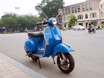 Cận cảnh Vespa PX 125 2011