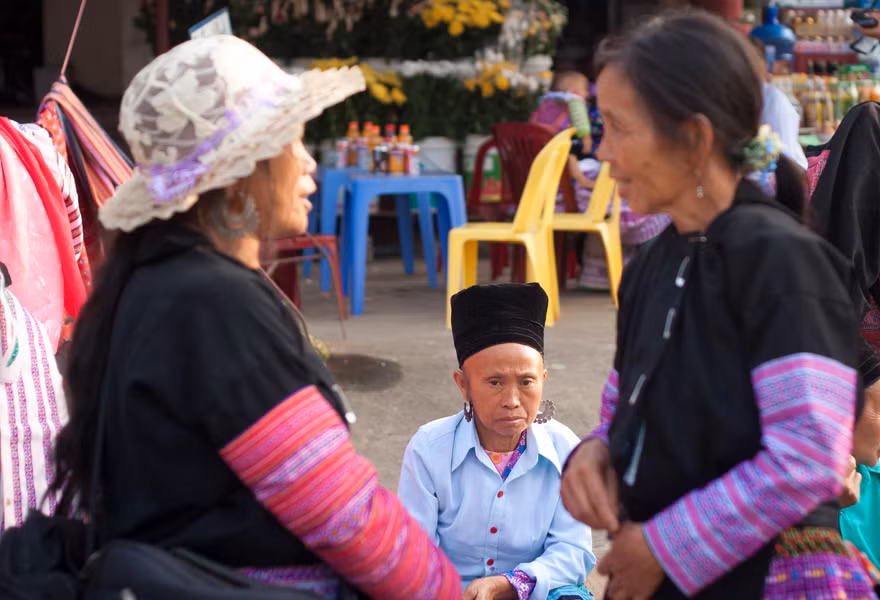 Sắc chợ tình Mộc Châu