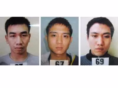 Dùng ôtô làm lá chắn, 2 nhóm côn đồ vãi đạn vào nhau