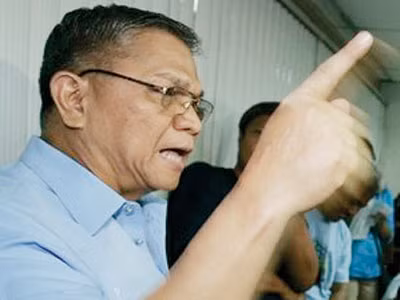 Đại tướng Angelo Reyes trong một lần trả lời chất vấn tại Quốc hội Philippines
