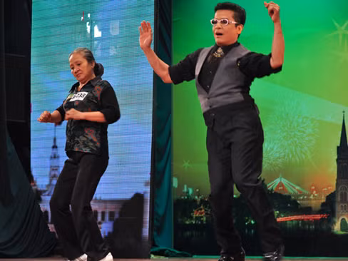 Hé lộ danh tính cụ bà nhảy Gangnam Style 'náo loạn' VN's Got Talent