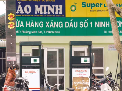 Ngày 16 - 2, PV Tiền Phong ghi nhận, nhiều cây xăng tại Hà Nội, Ninh Bình,TPHCM, Đồng Nai... ngừng bán xăng