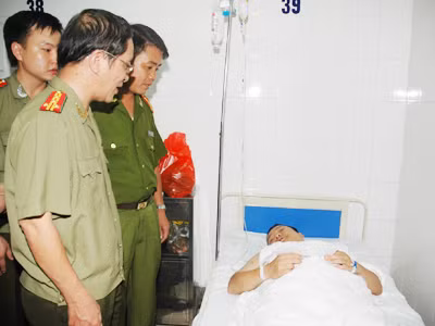 Ra lệnh bắt ba đối tượng chém cảnh sát