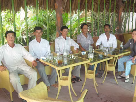 Nông dân gặp nợ 'trên trời rơi xuống'