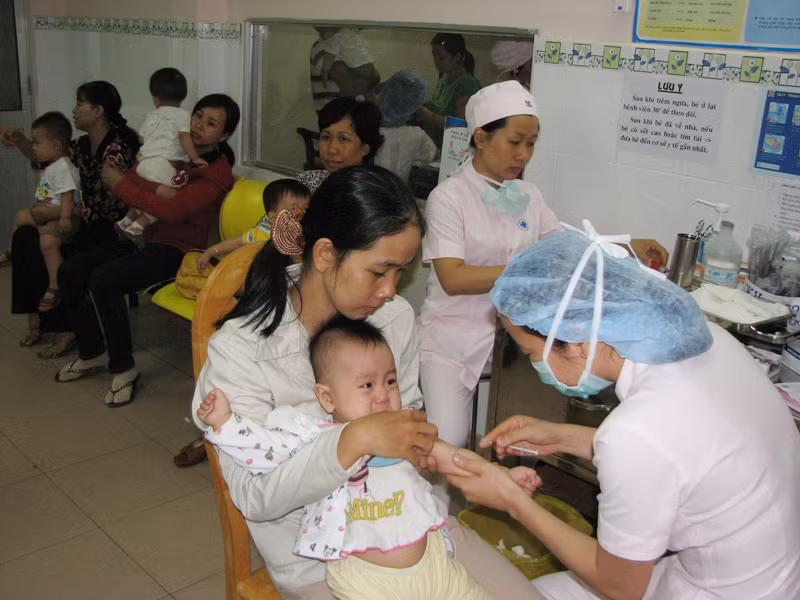 Giá vắc xin đang mỗi nơi một kiểu Ảnh: L.N